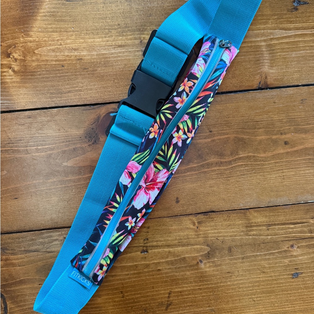 Fitkicks Fitzip waist Pack with Blue Strap